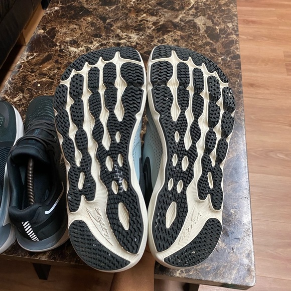 Altra Paradigm 7 And Provision 7 Sneaker Bundle Size 11 Medium - Picture 3 of 9